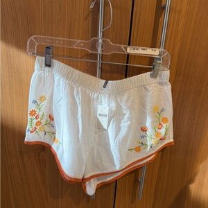 NWT Anthropology White Floral Embroidered Shorts—Size Small